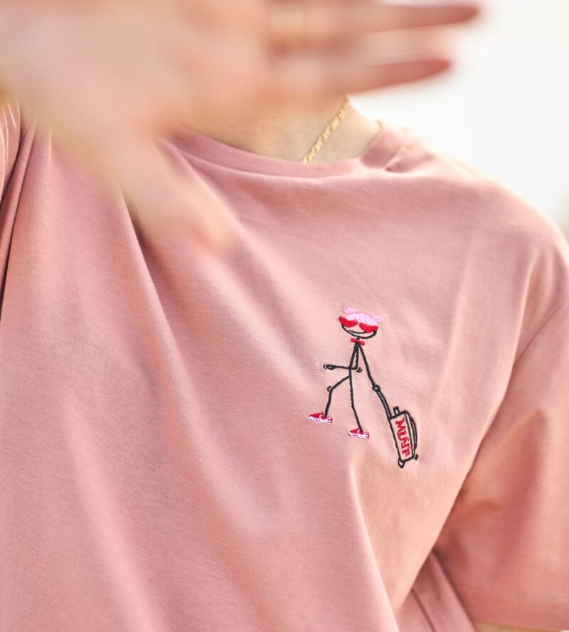 pink t-shirt