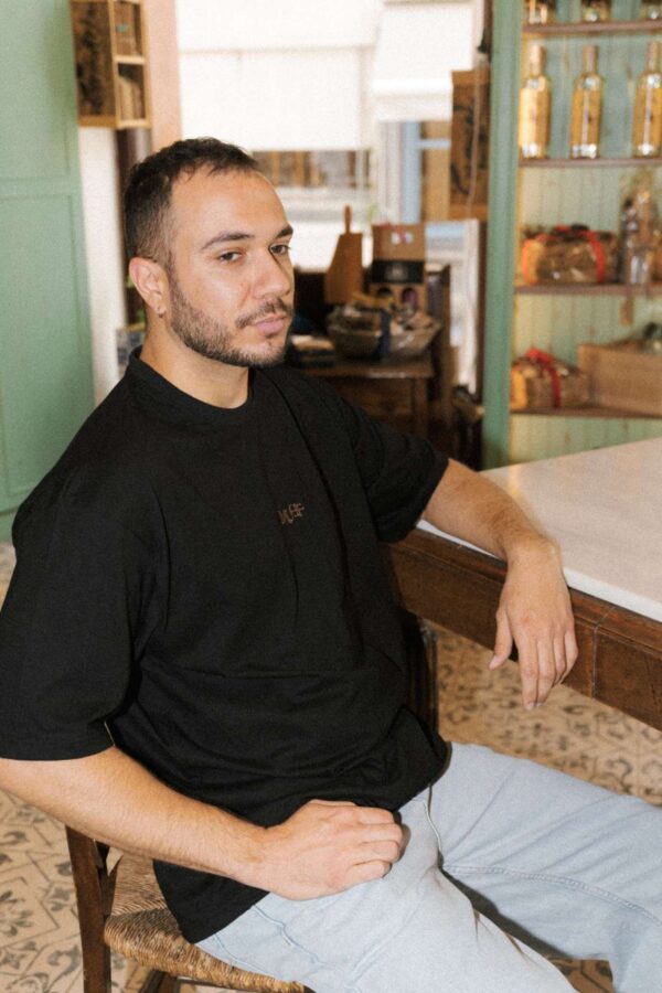 muff oversized black shirt