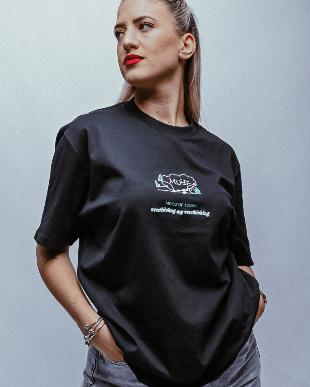 μαύρη oversized μπλουζα με κεντημα muff