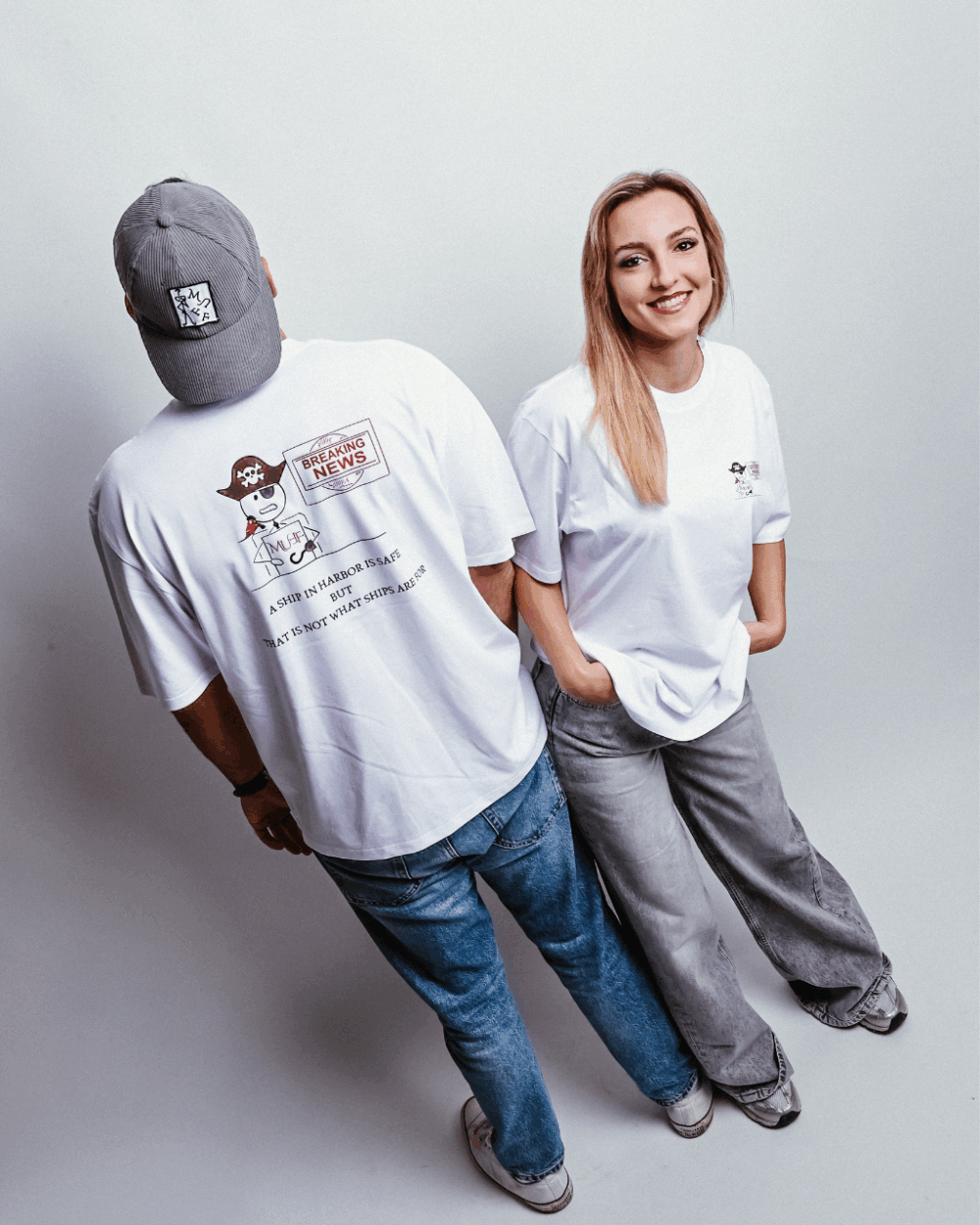 λευκη oversized μπλουζα με dtf muff