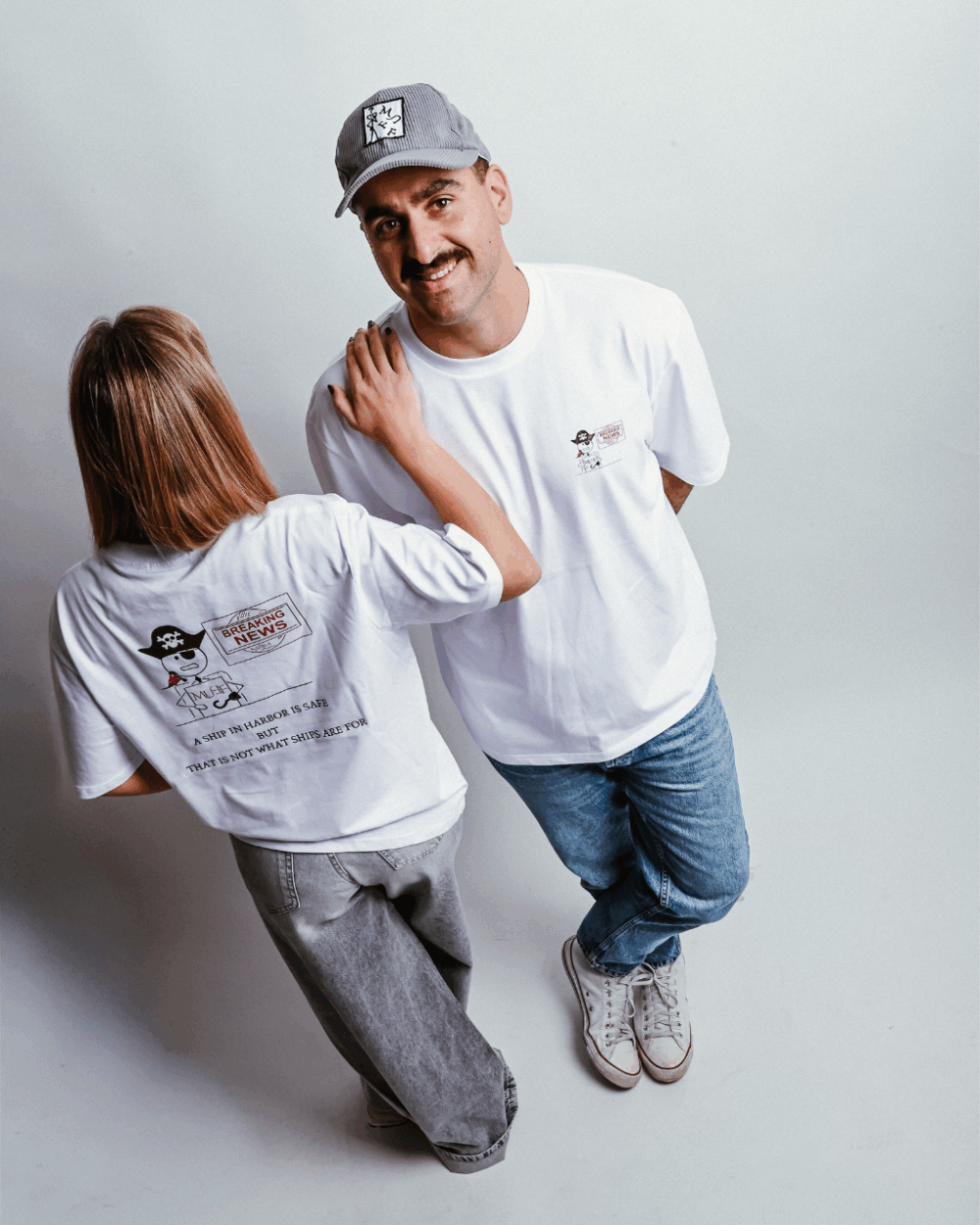 λευκη oversized μπλουζα με dtf muff