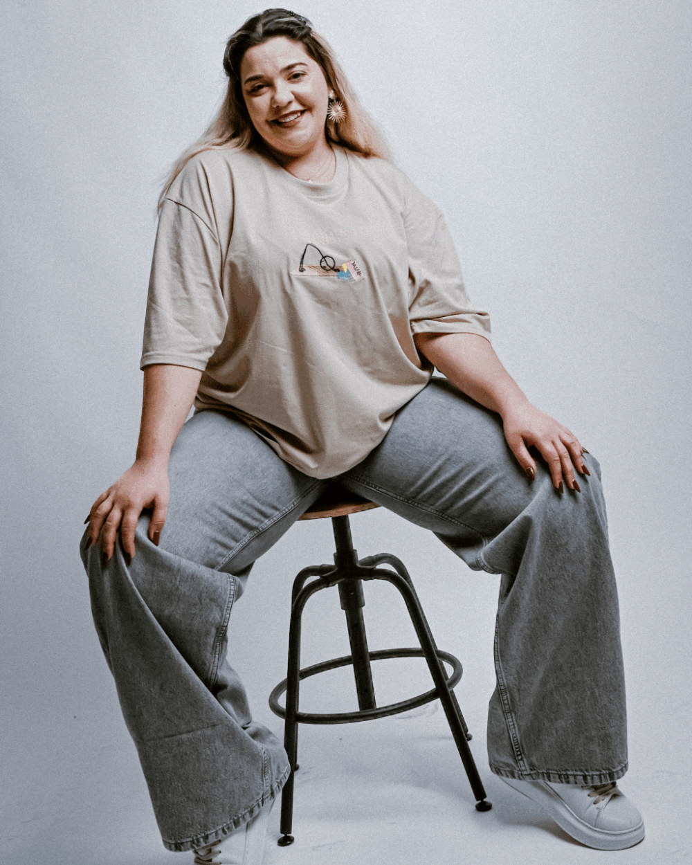 oversized t-shirt and grey Jeans