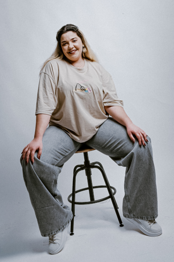 oversized t-shirt and grey Jeans