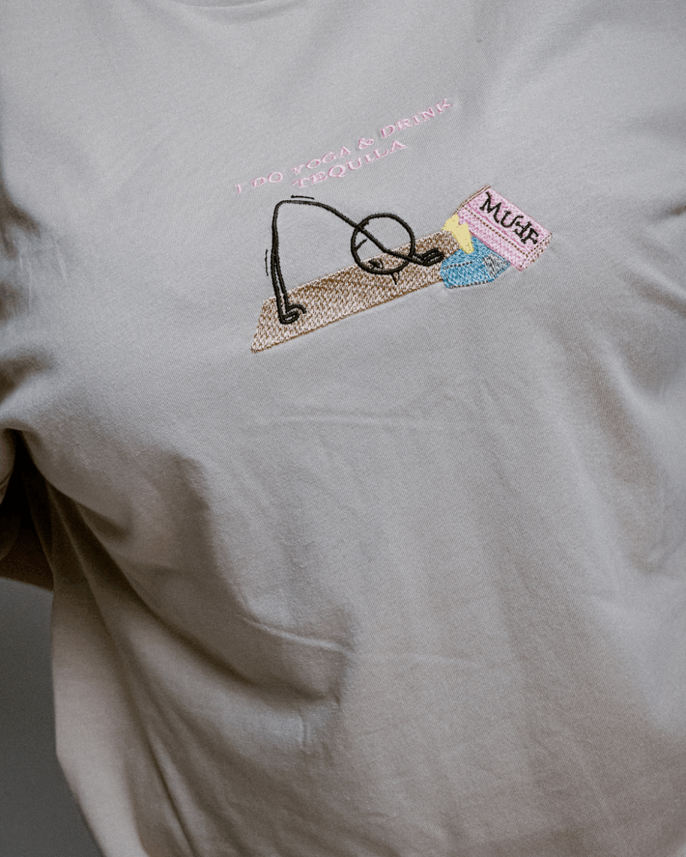 oversized t-shirt and grey Jeans